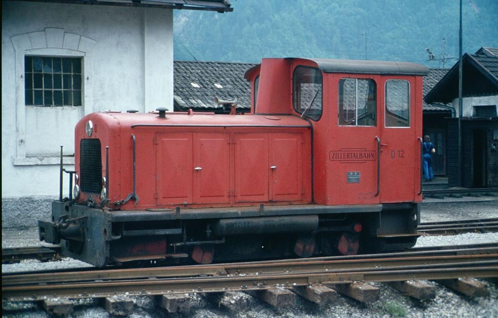 Zillertalbahn_03.jpg - Diesellok der Zillertalbahn